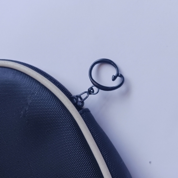 OSCAR DE LA RENTA Bllack Make Up Bag - Picture 4 of 6